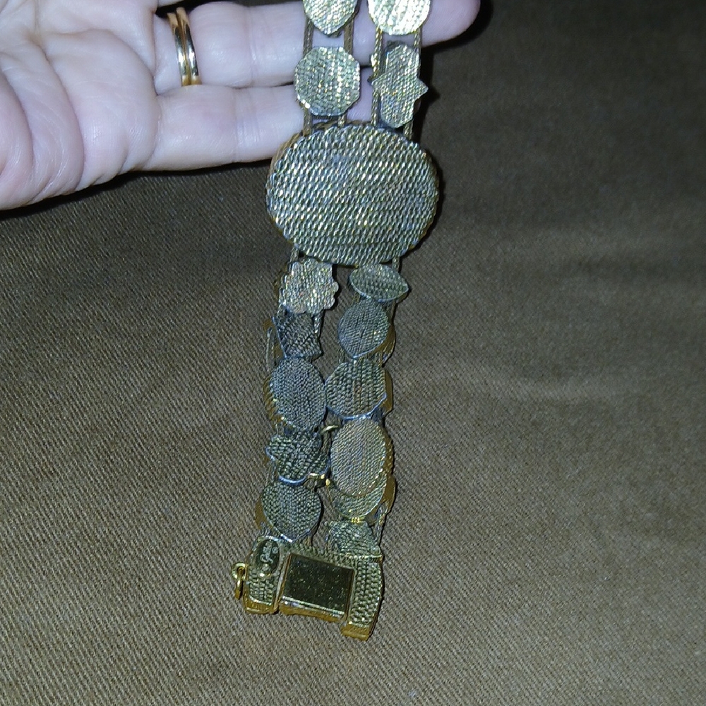 Vintage Gold Cameo Bracelet - Picture 6 of 7